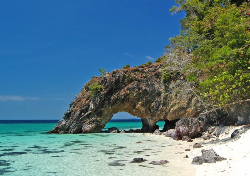 The wet season sees huge amounts of garbage washed up on Lipe's beaches, 